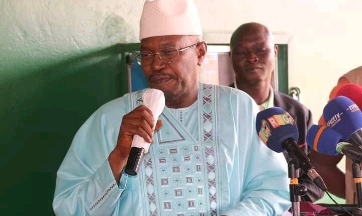 Ousmane Kaba prend la défense de la junte